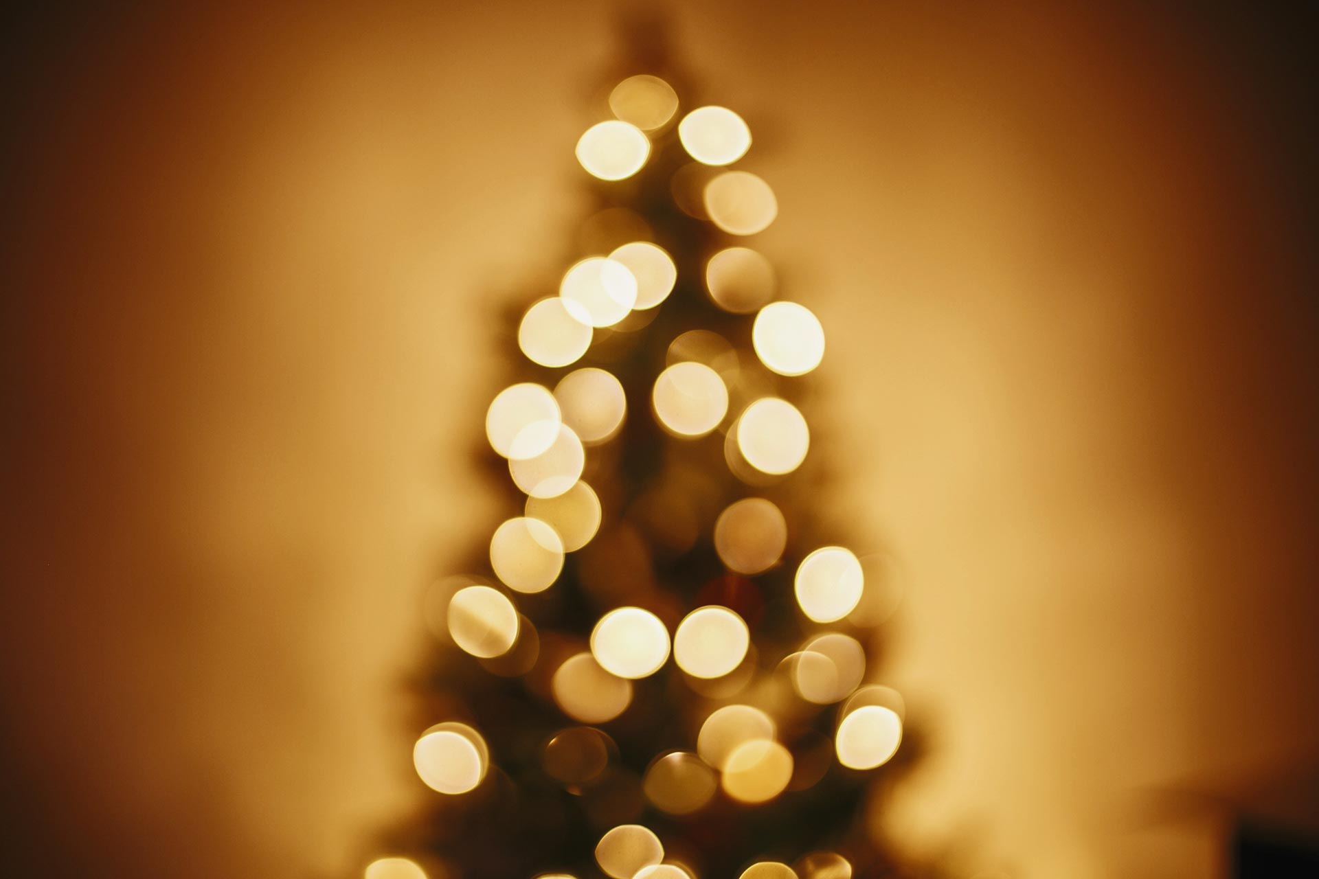 how many lights go on my christmas tree